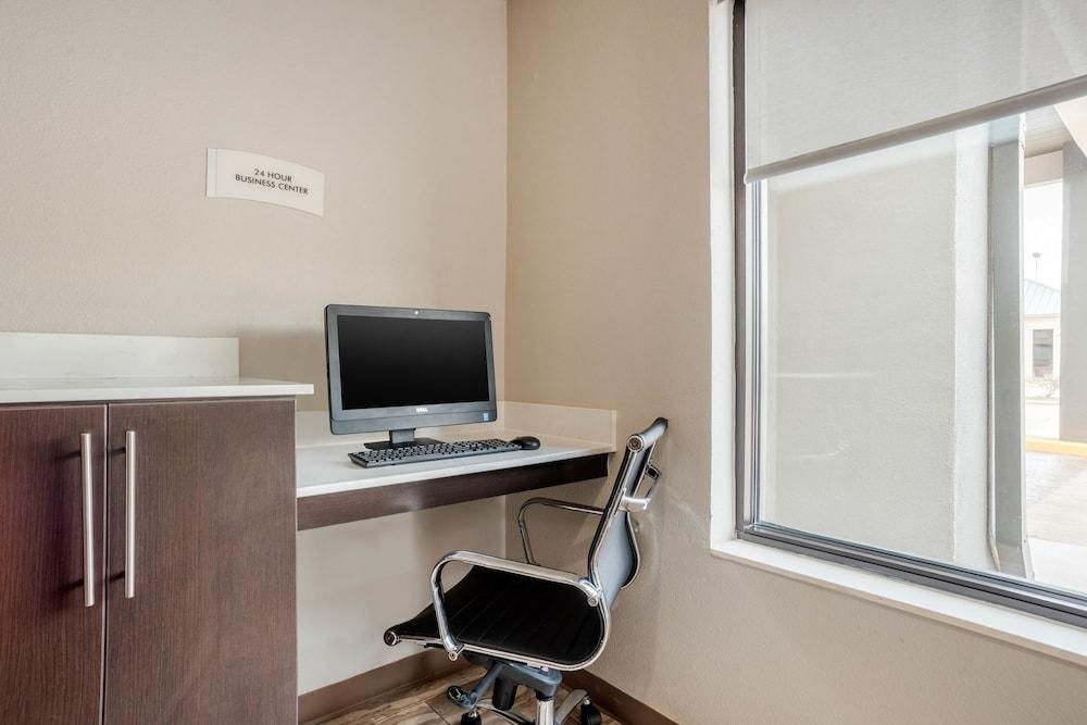 Quality Suites Baton Rouge East - Денем Спрингс Экстерьер фото