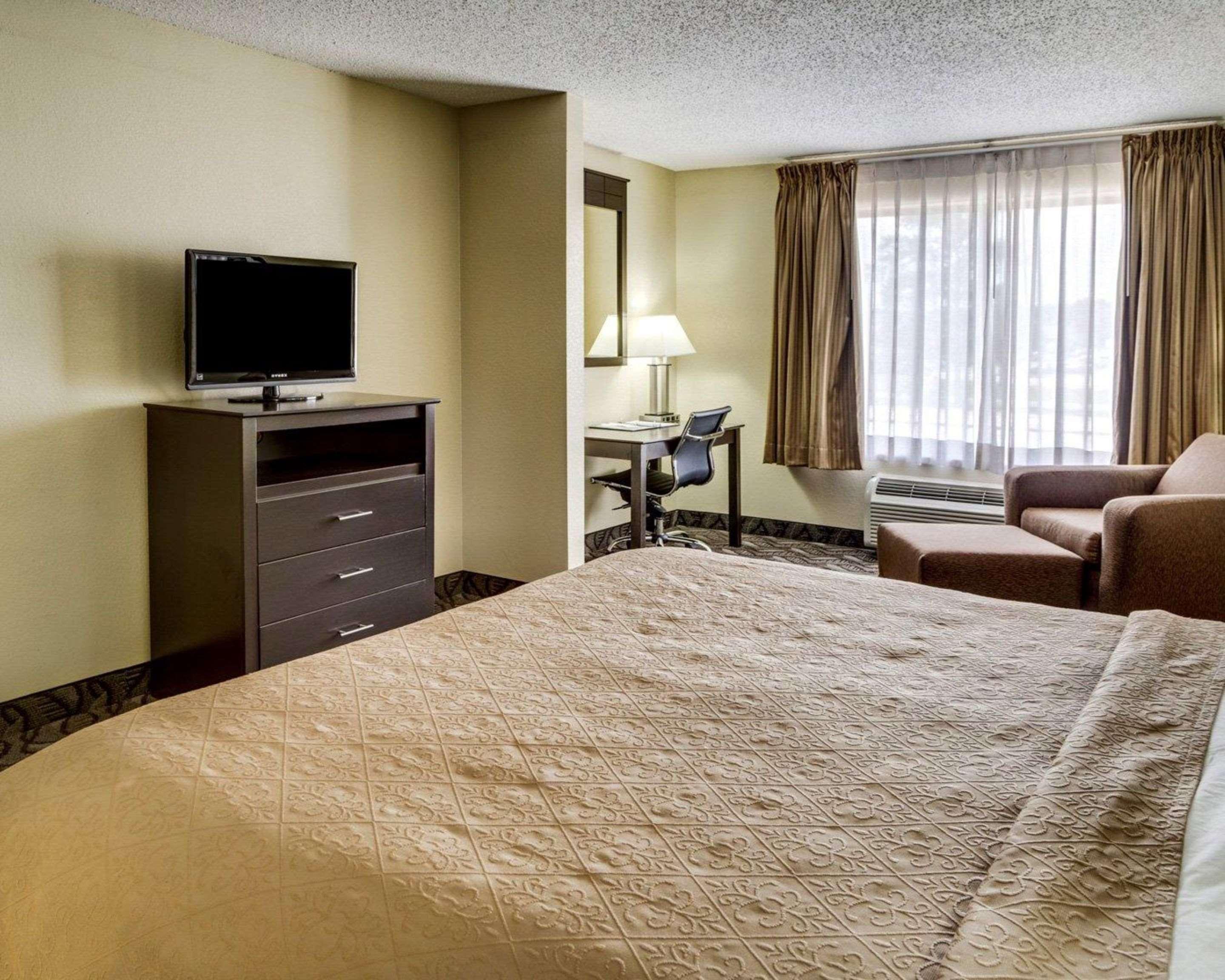 Quality Suites Baton Rouge East - Денем Спрингс Экстерьер фото