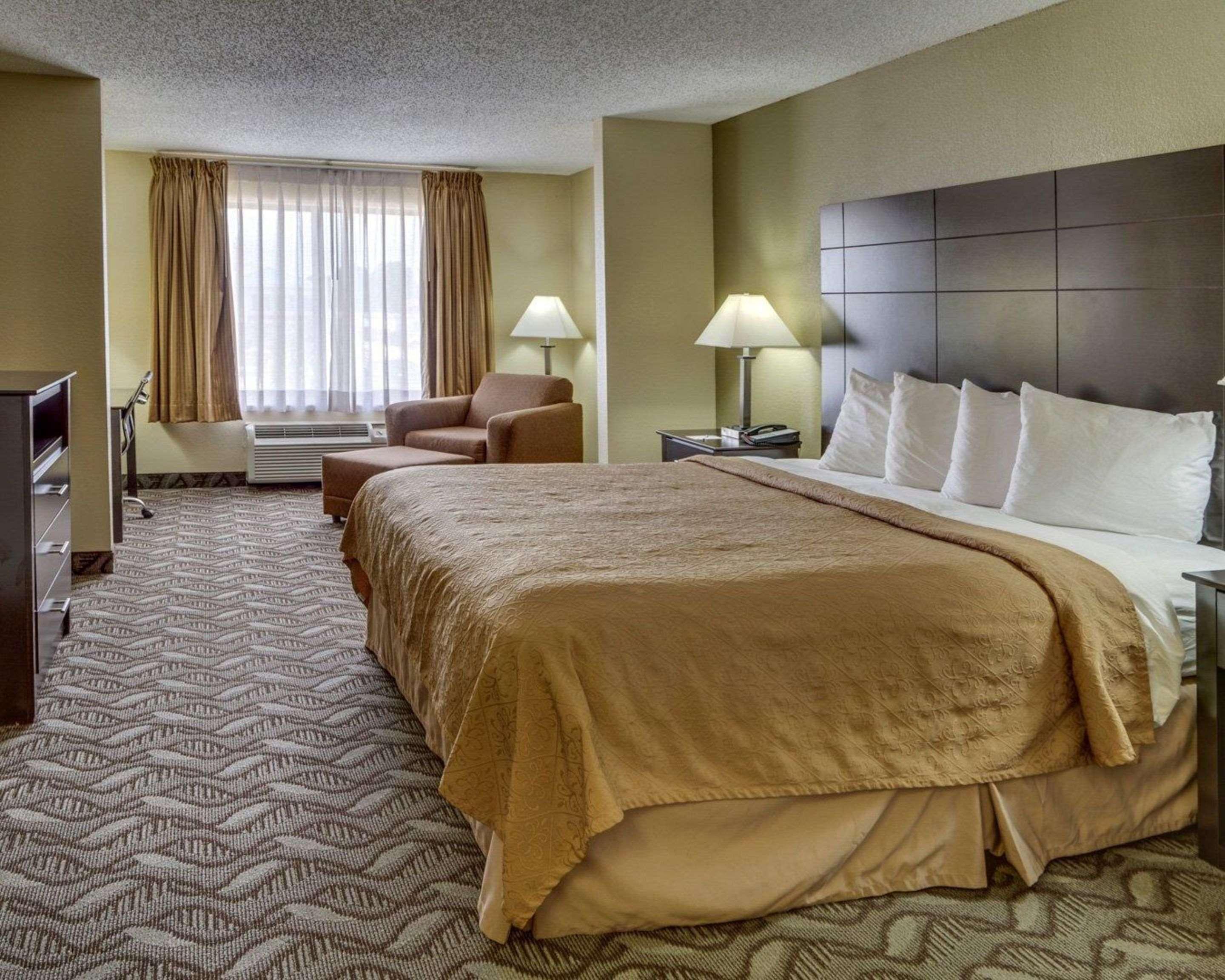 Quality Suites Baton Rouge East - Денем Спрингс Экстерьер фото
