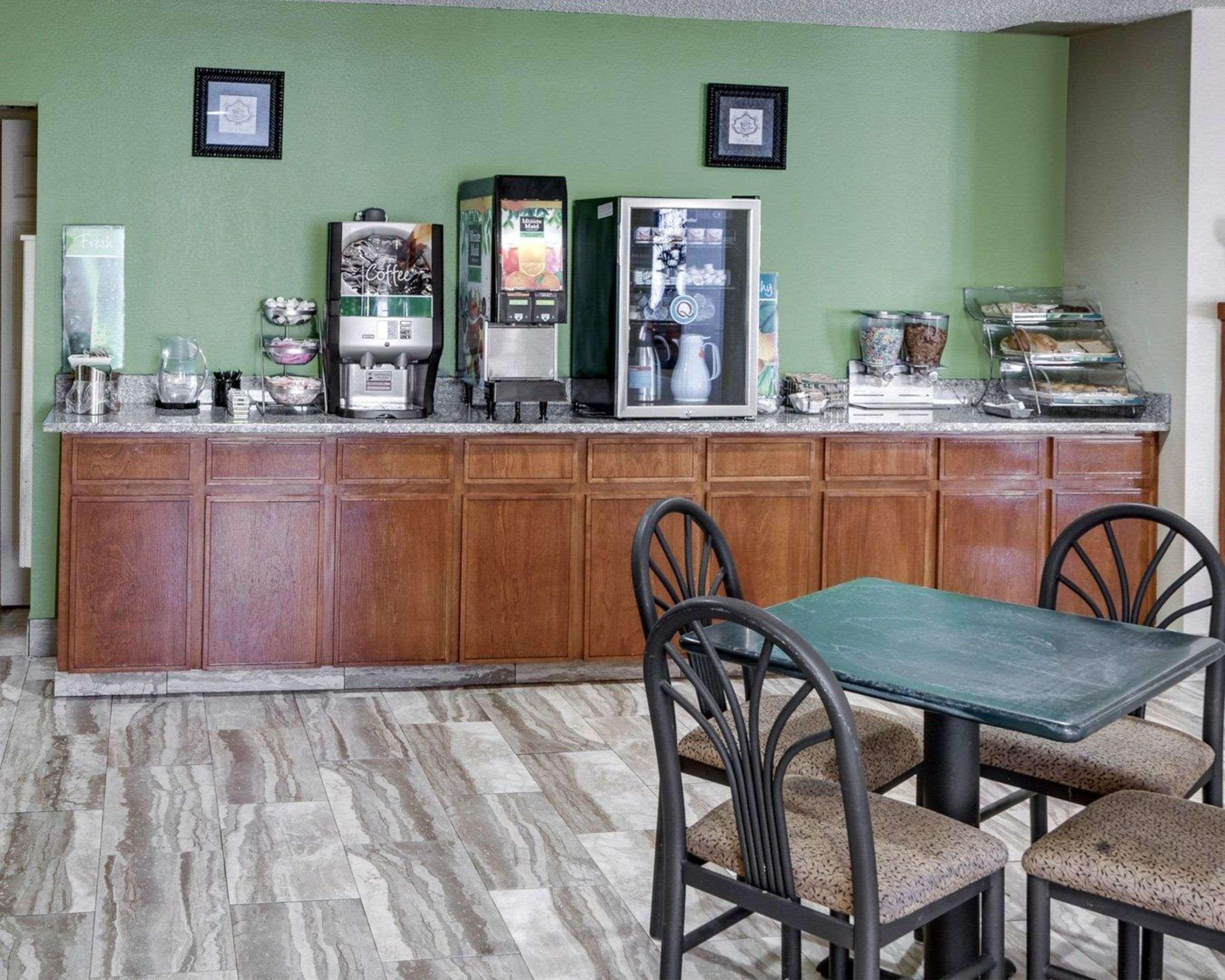 Quality Suites Baton Rouge East - Денем Спрингс Экстерьер фото