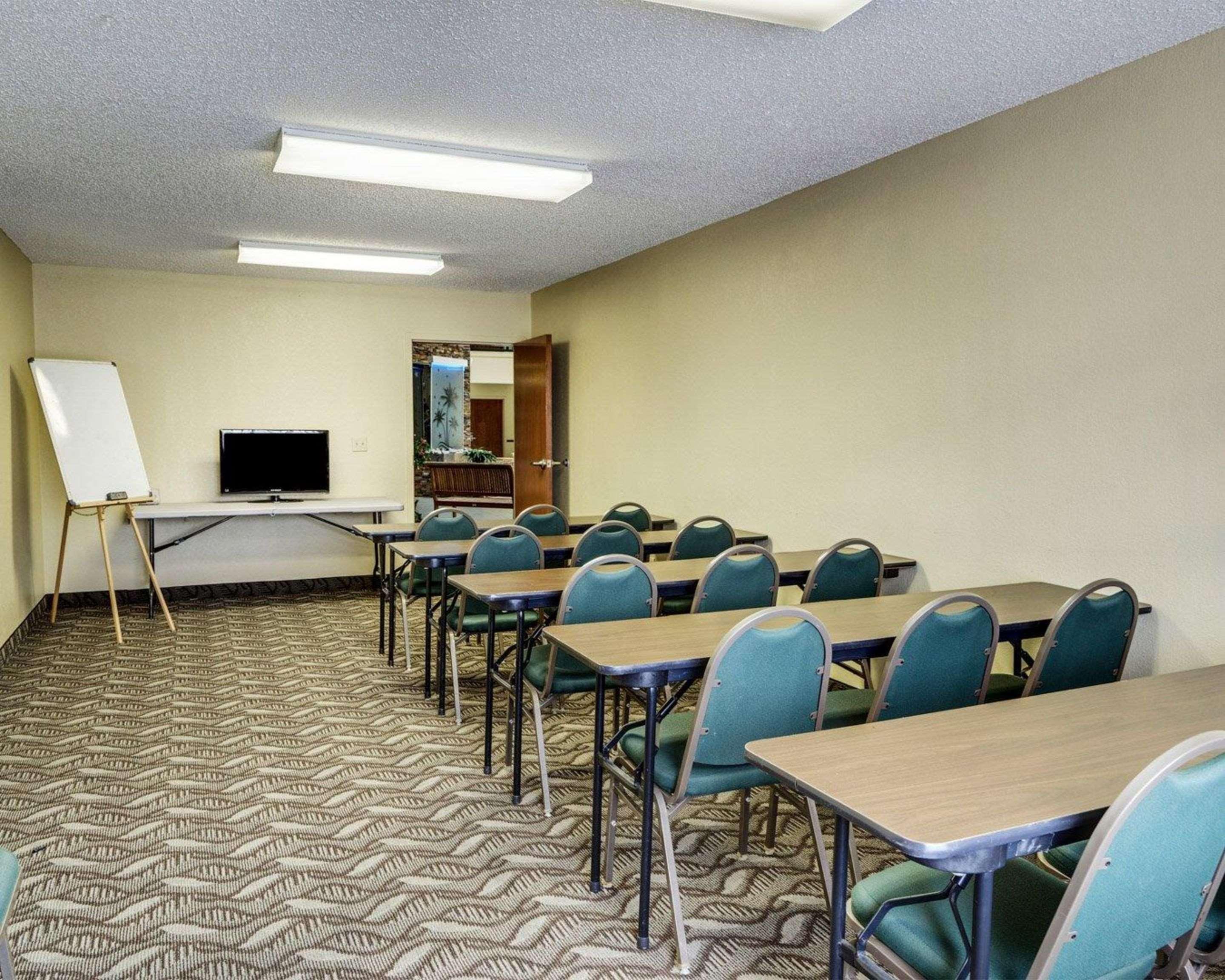 Quality Suites Baton Rouge East - Денем Спрингс Экстерьер фото