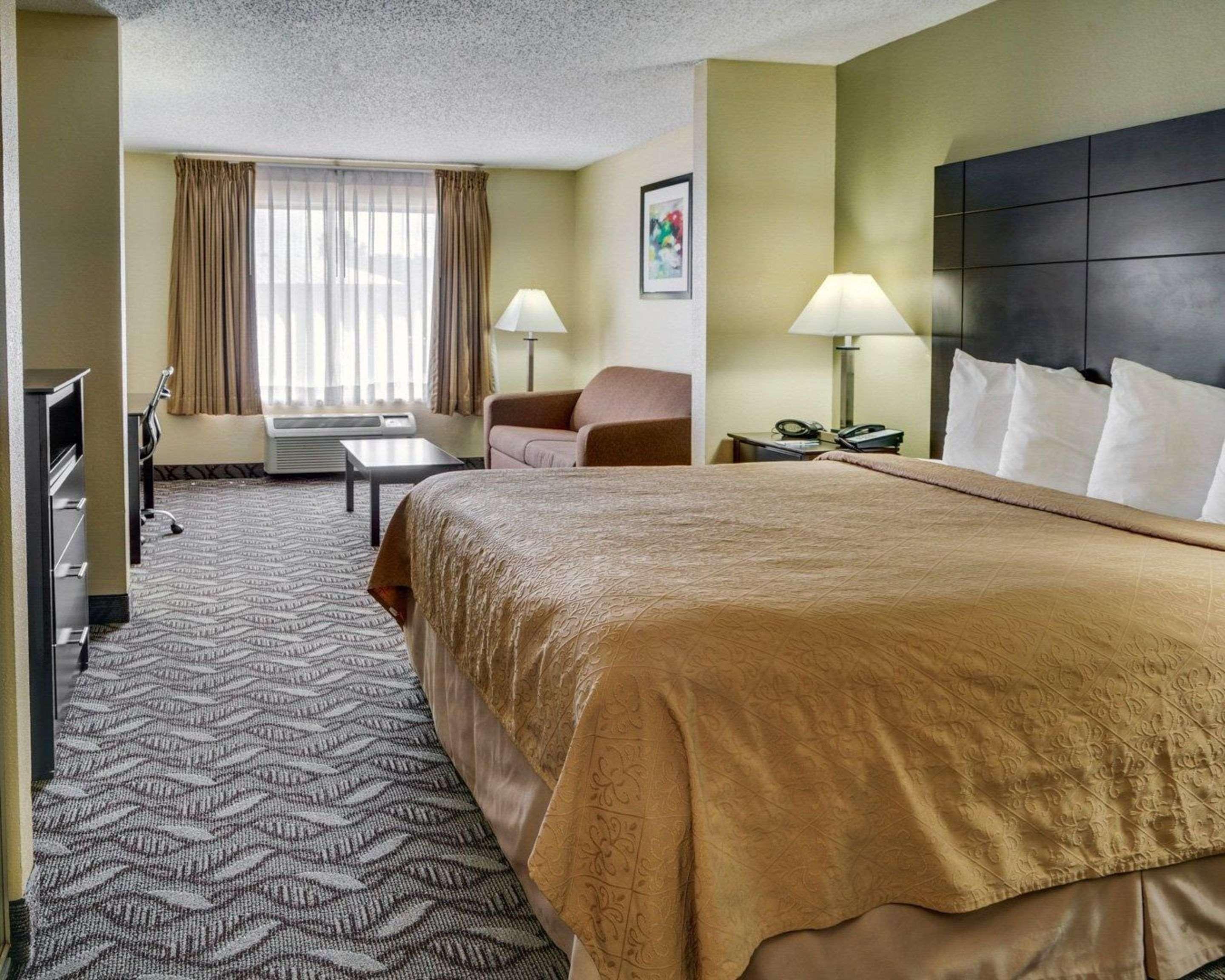 Quality Suites Baton Rouge East - Денем Спрингс Экстерьер фото