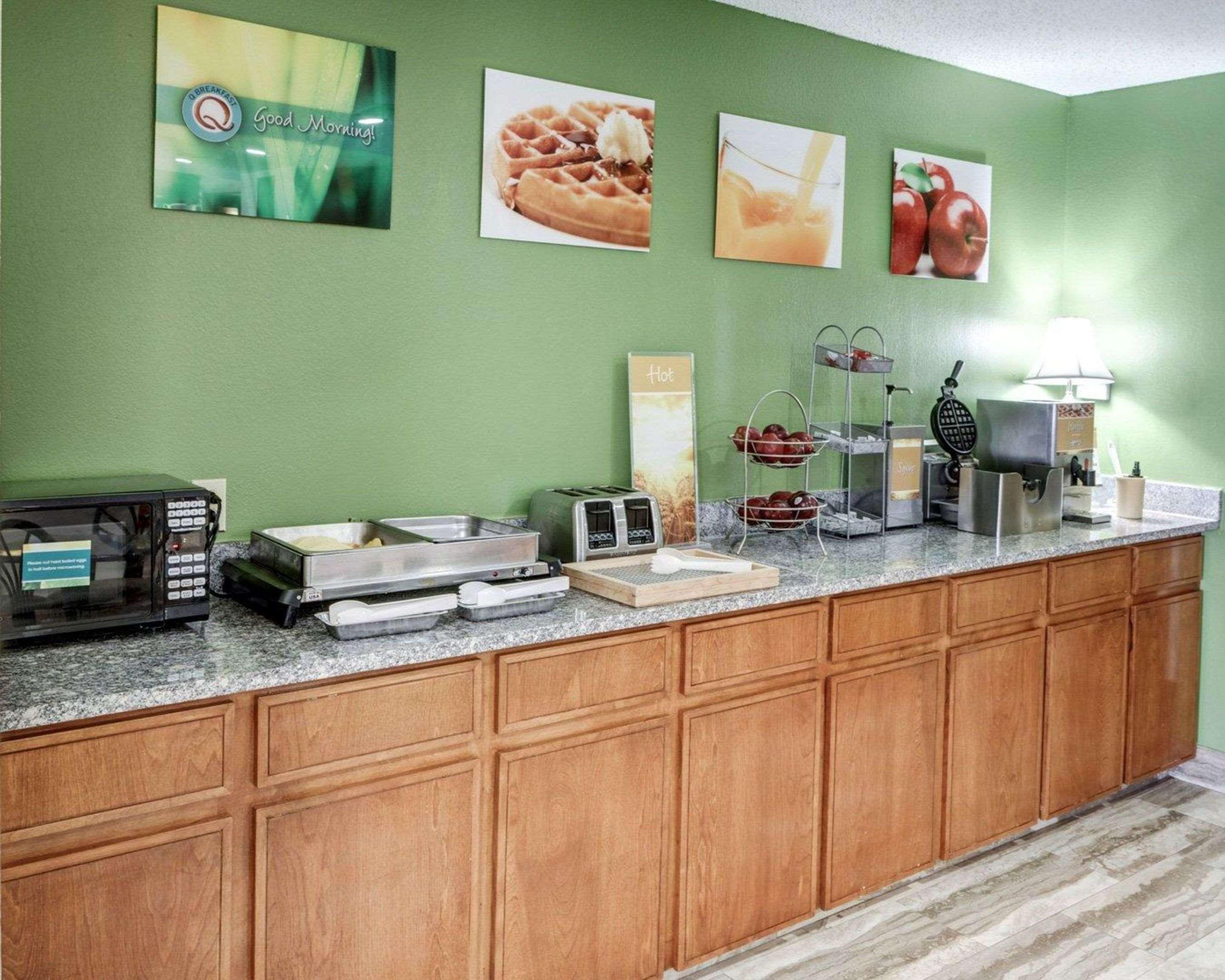 Quality Suites Baton Rouge East - Денем Спрингс Экстерьер фото