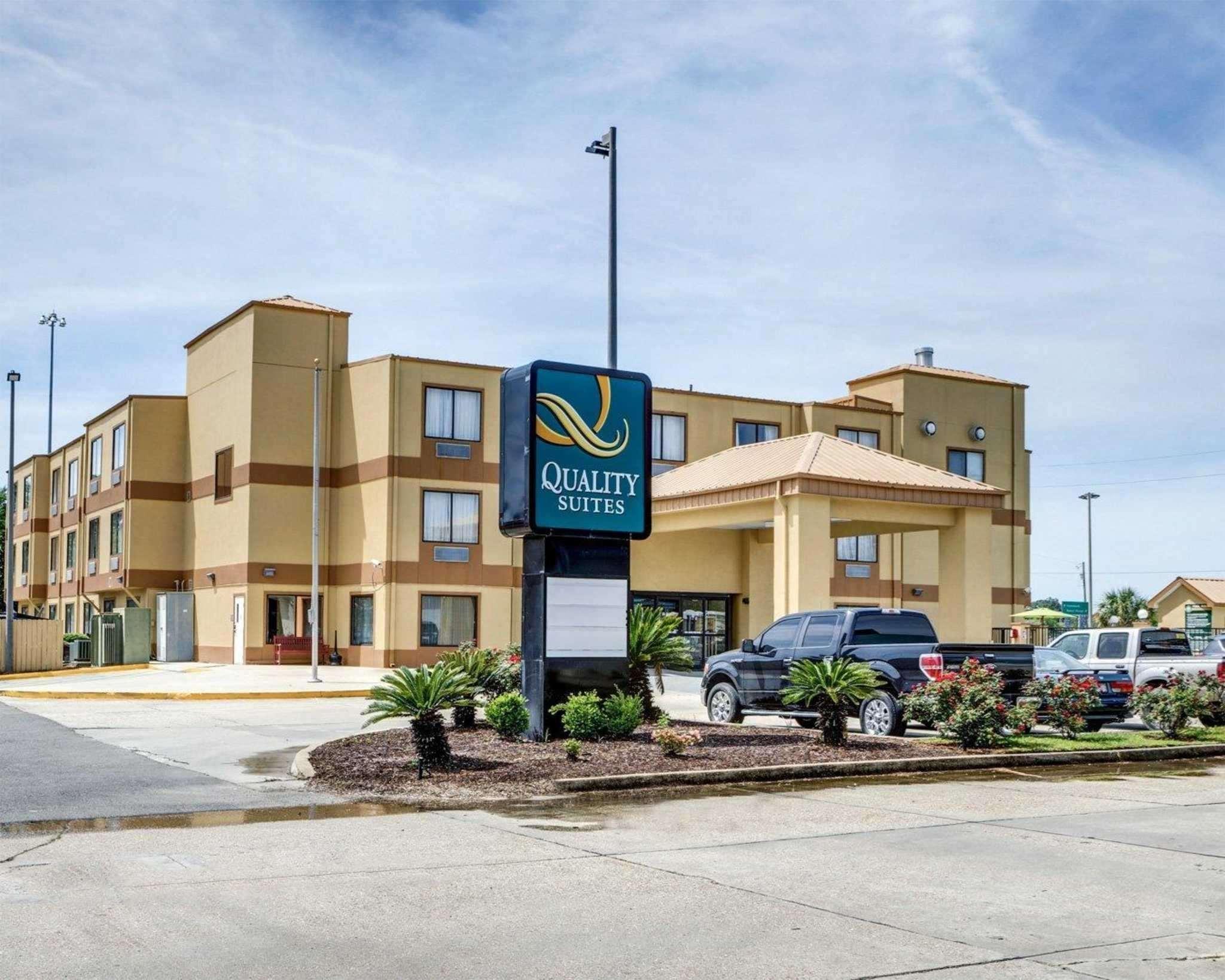 Quality Suites Baton Rouge East - Денем Спрингс Экстерьер фото