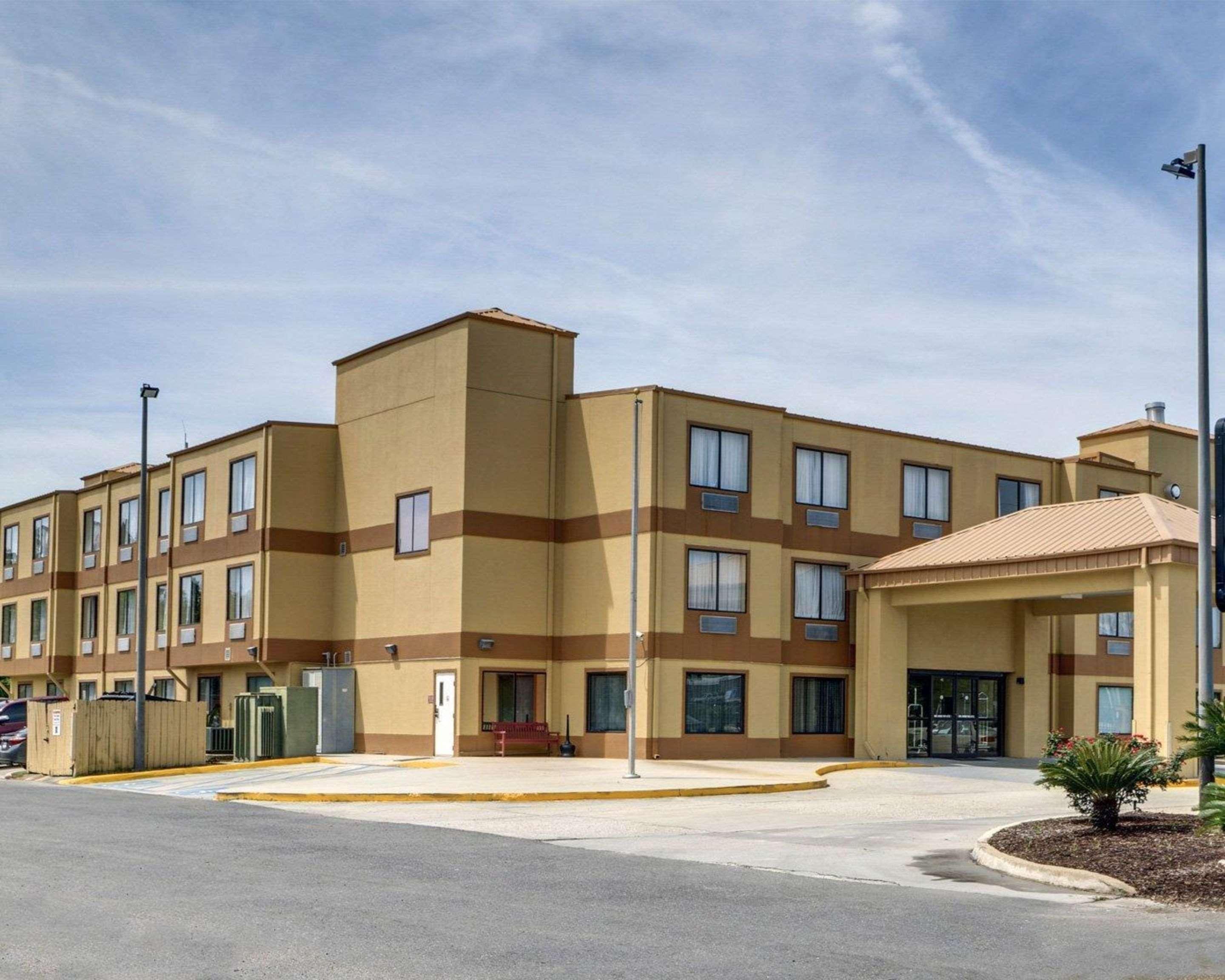 Quality Suites Baton Rouge East - Денем Спрингс Экстерьер фото
