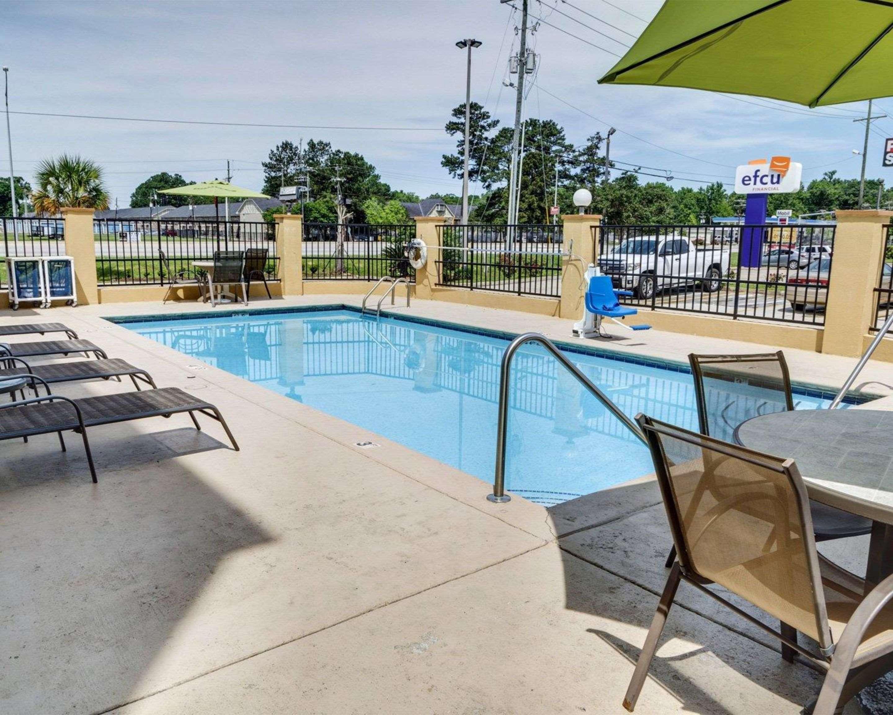 Quality Suites Baton Rouge East - Денем Спрингс Экстерьер фото