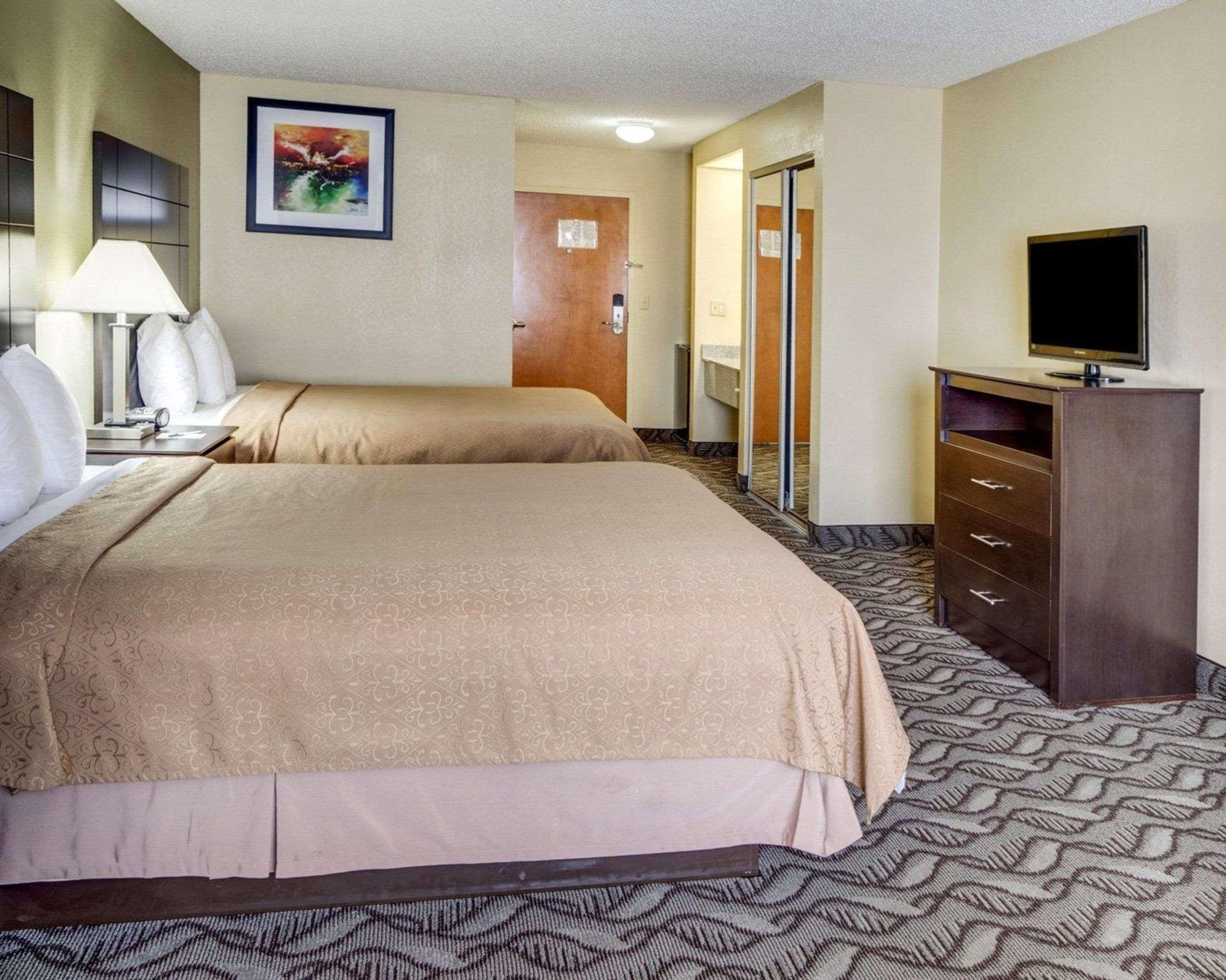 Quality Suites Baton Rouge East - Денем Спрингс Экстерьер фото