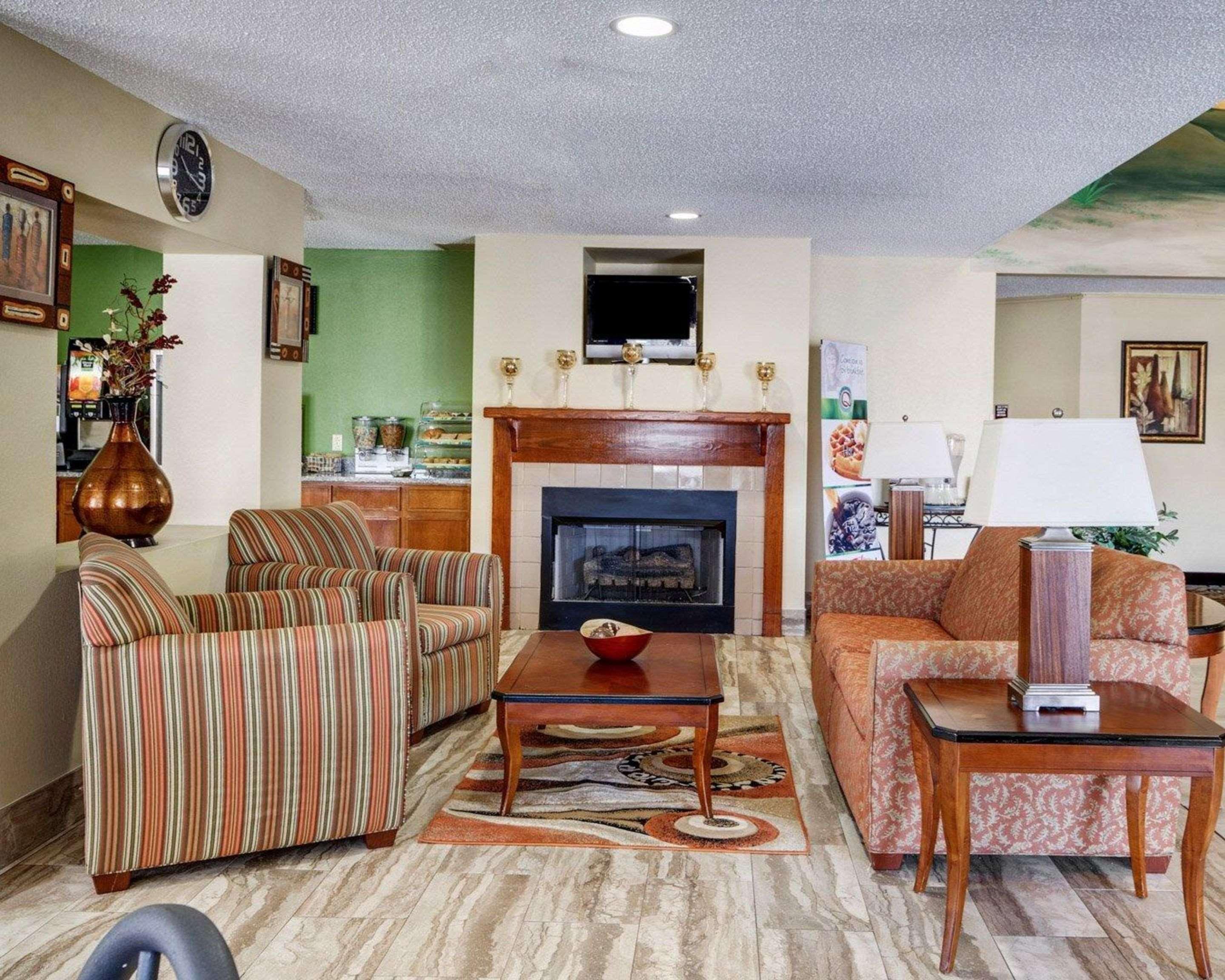 Quality Suites Baton Rouge East - Денем Спрингс Экстерьер фото