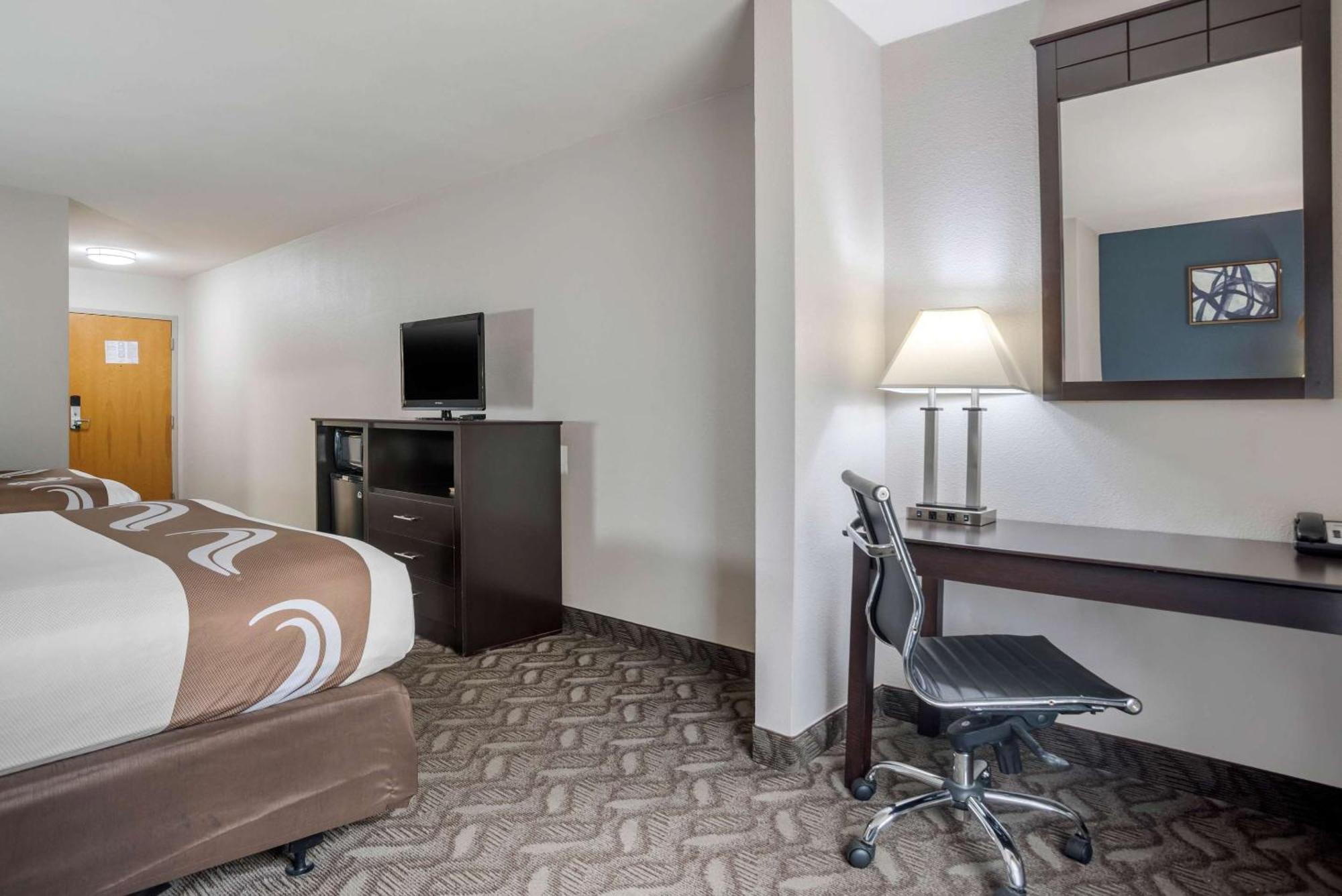 Quality Suites Baton Rouge East - Денем Спрингс Экстерьер фото
