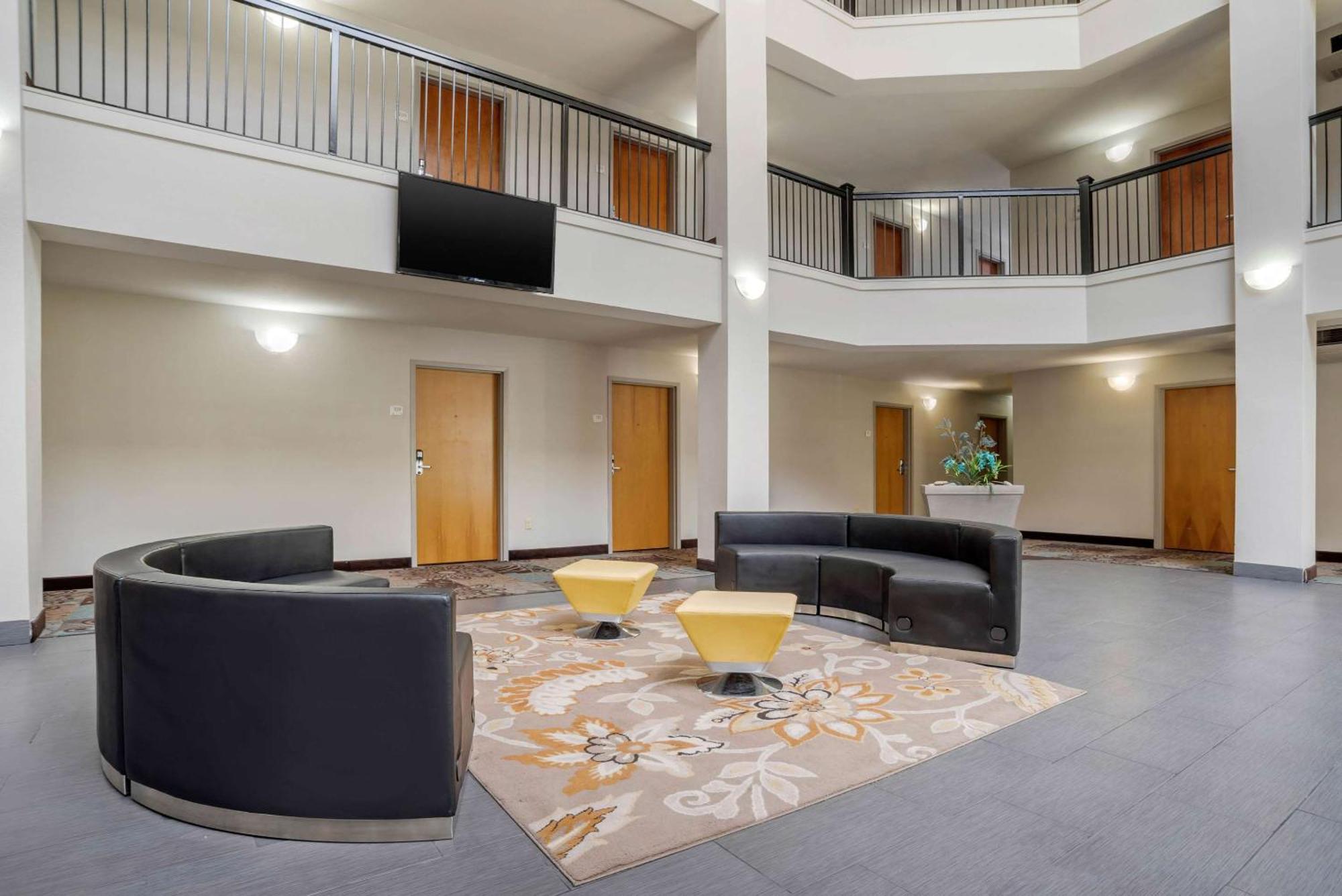 Quality Suites Baton Rouge East - Денем Спрингс Экстерьер фото