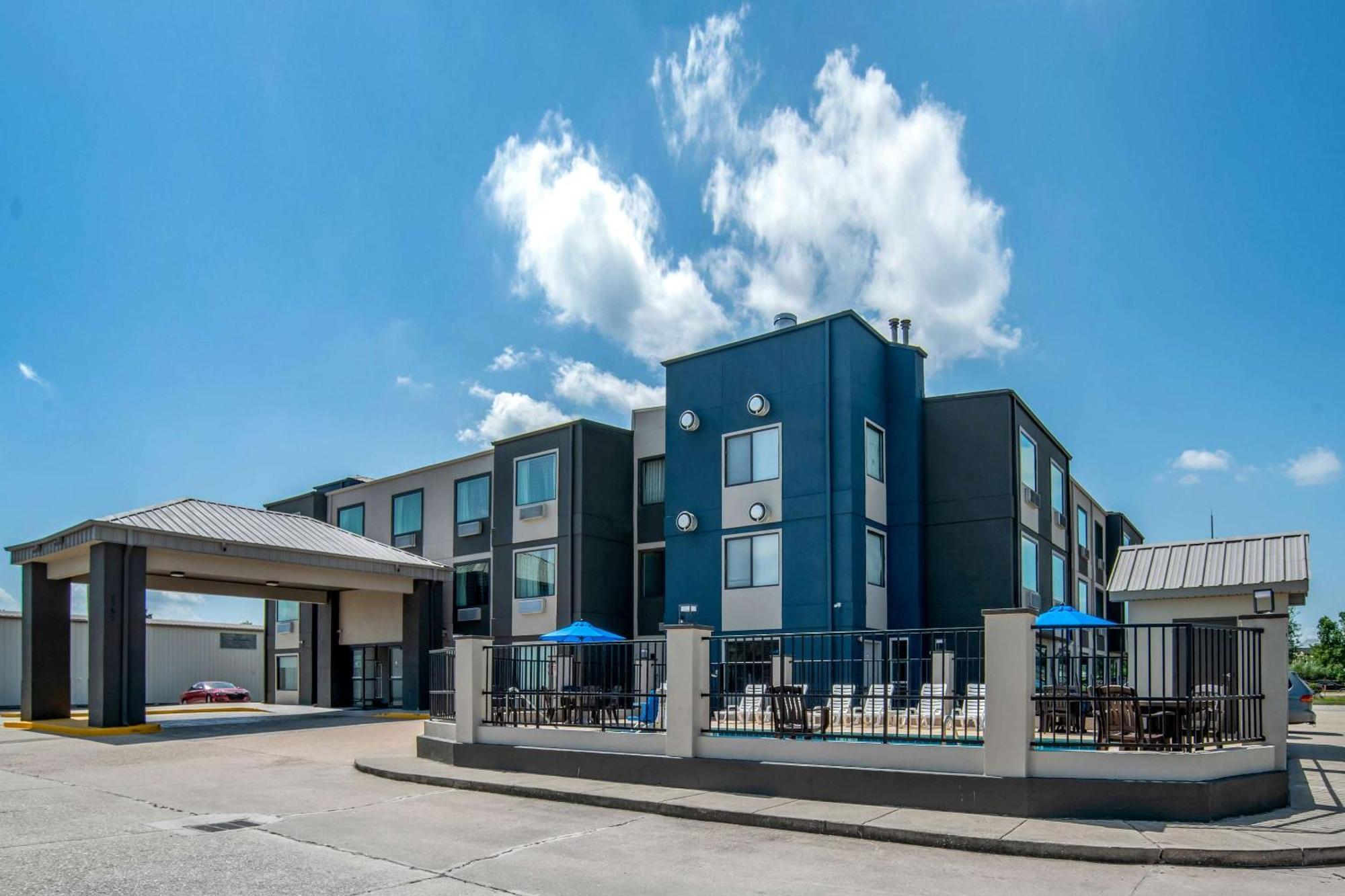 Quality Suites Baton Rouge East - Денем Спрингс Экстерьер фото