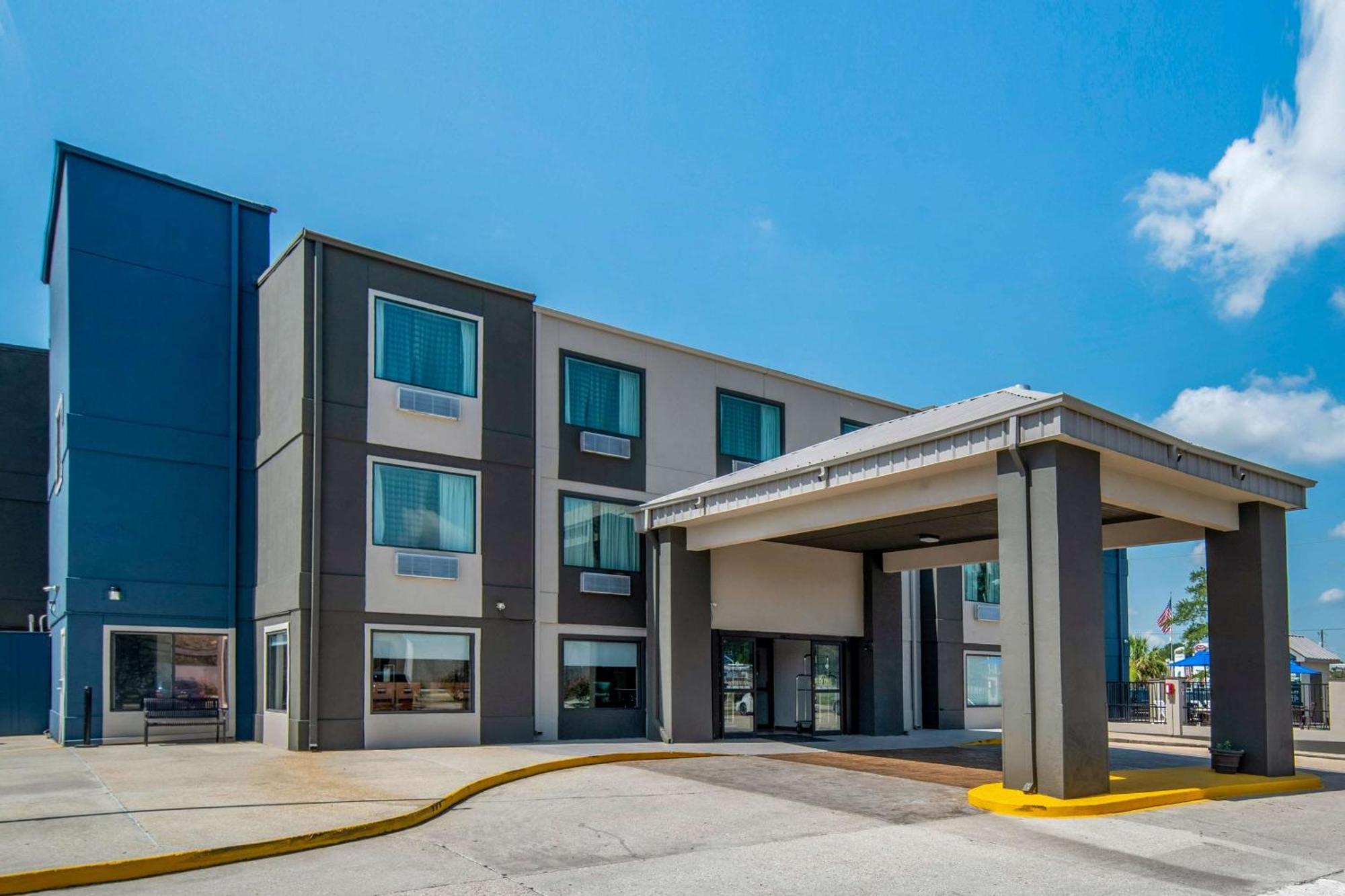 Quality Suites Baton Rouge East - Денем Спрингс Экстерьер фото